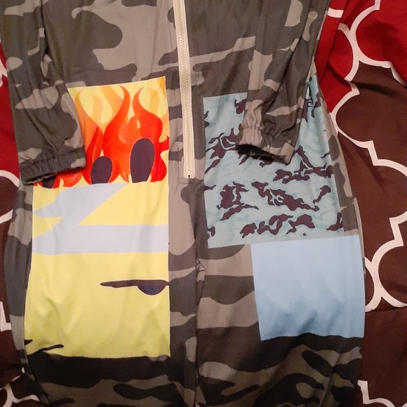 Clothes - Picture 3 of 5